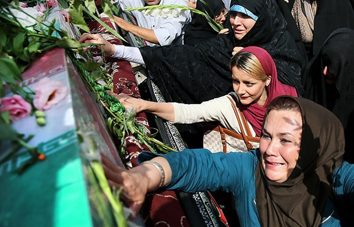 Gran funeral de los mártires de la Defensa Sagrada en Irán