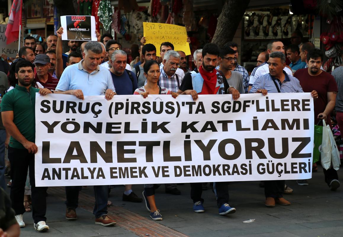 Marchas antigubernamentales en Turquía tras el atentado en Suruç