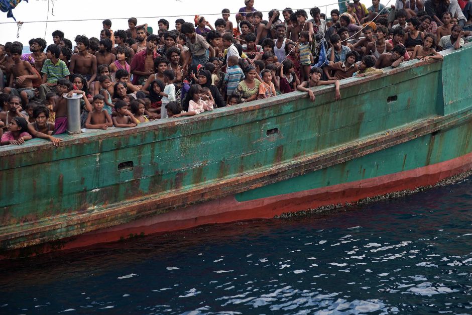 الأقلية الروهينغا يفرون من اضطهاد الدولة عبر البحر للوصول الى تايلاند