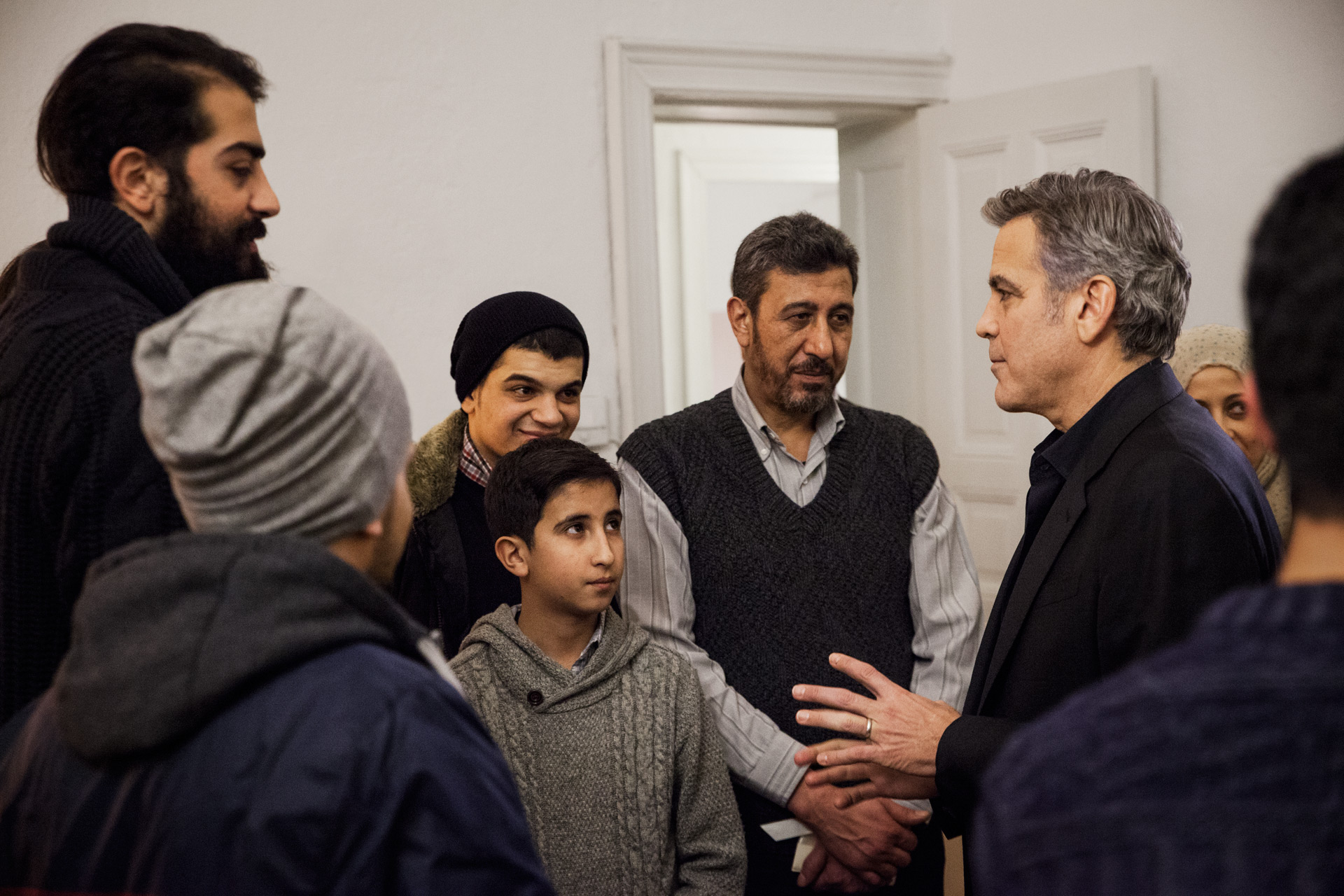 كلوني برفقة لاجئين سوريين في ألمانيا