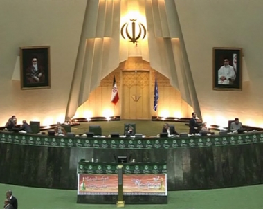 الشورى الايراني يصادق على مشروع قرار يلزم الحكومة بحفظ المنجزات النووية ضمن أي اتفاق محتمل 