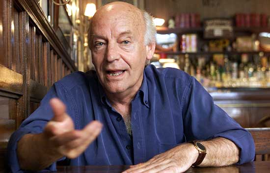 El destacado escritor de &#39;Las venas abiertas de América Latina&#39;,  Eduardo Galeano, Fallece a los 74 años 