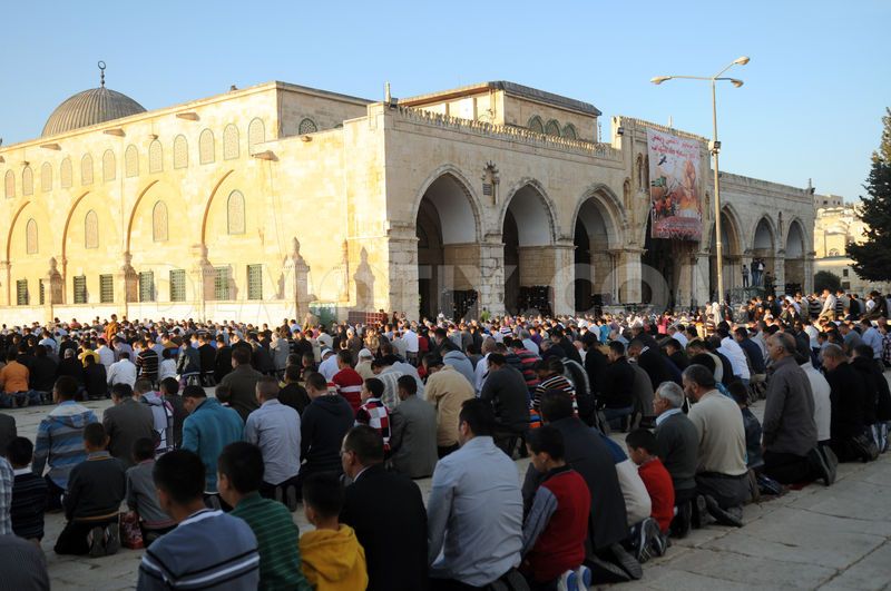 Massive Attendance of Friday Prayers at Aqsa Mosque in Occupied Quds