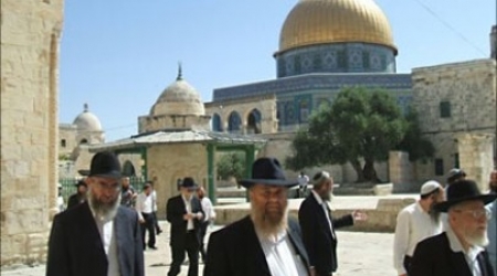 Israeli Extremists break into al-Aqsa Mosque
