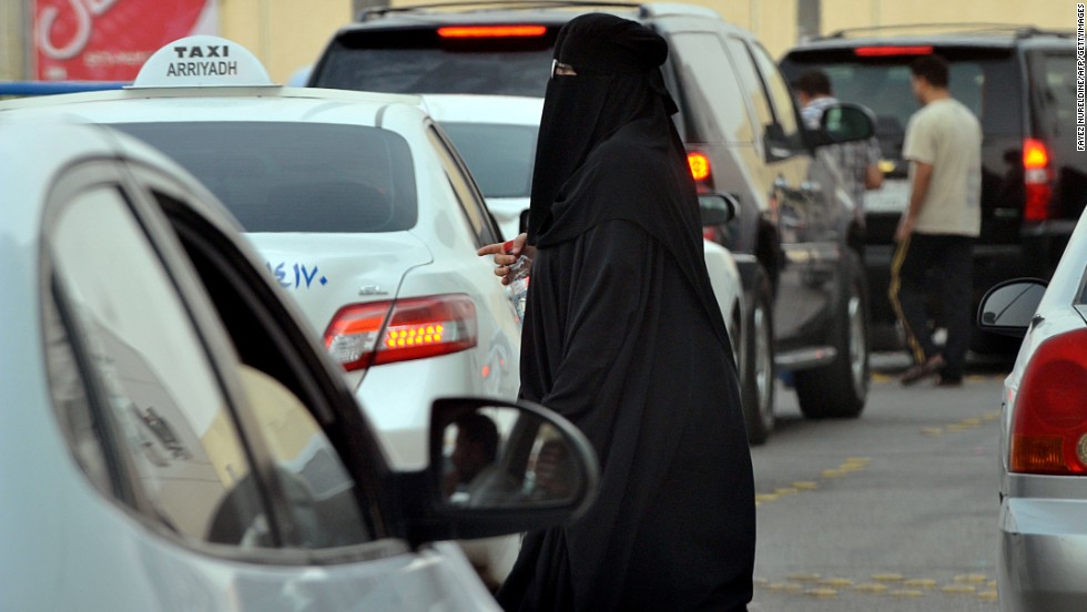 ماذا تريد المرأة السعودية، وماذا تطبق الحكومة؟