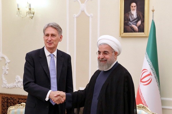 روحاني يؤكد على ضرورة الاستفادة من المناخ الايجابي الحاصل ما بعد الاتفاق النووي