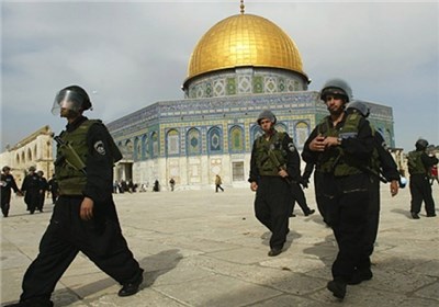 Israeli Forces Detain Palestinians in Al-Aqsa Clashes