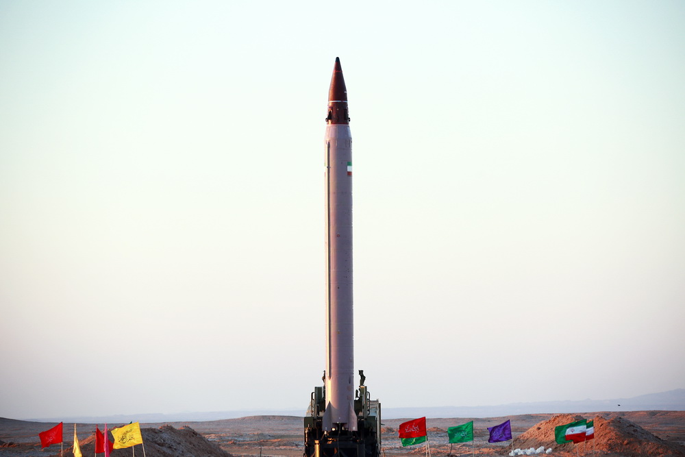 الرسائل الايرانية التي حيرت الغرب.. صاروخ "عماد" نموذجا!