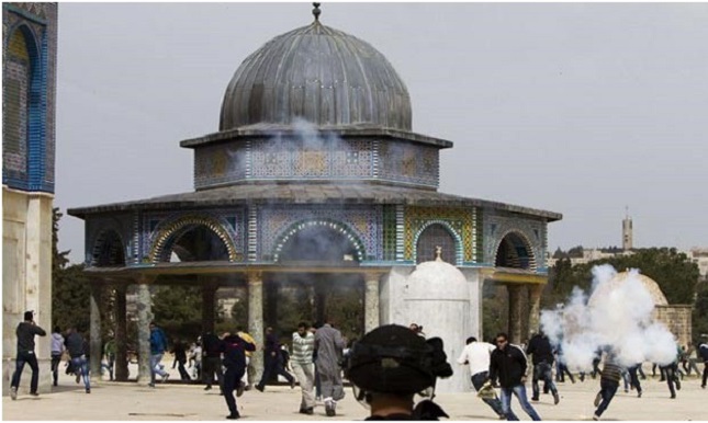 Rabid Israeli Settlers Storm, Desecrate Al-Aqsa Mosque