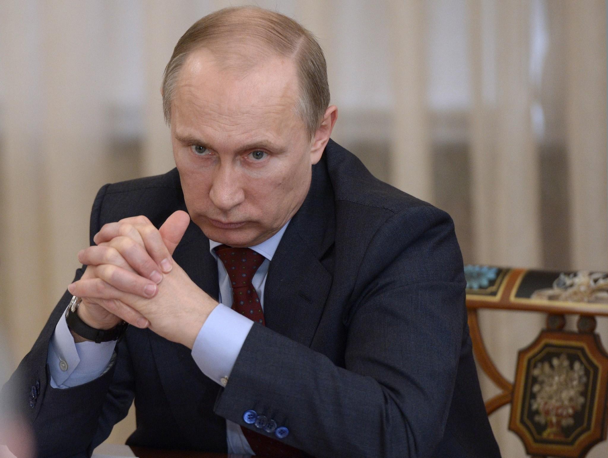 بوتين يعلق الرحلات الجوية الروسية الى مصر، وامريكا تدعم نظرية القنبلة للطائرة المنكوبة