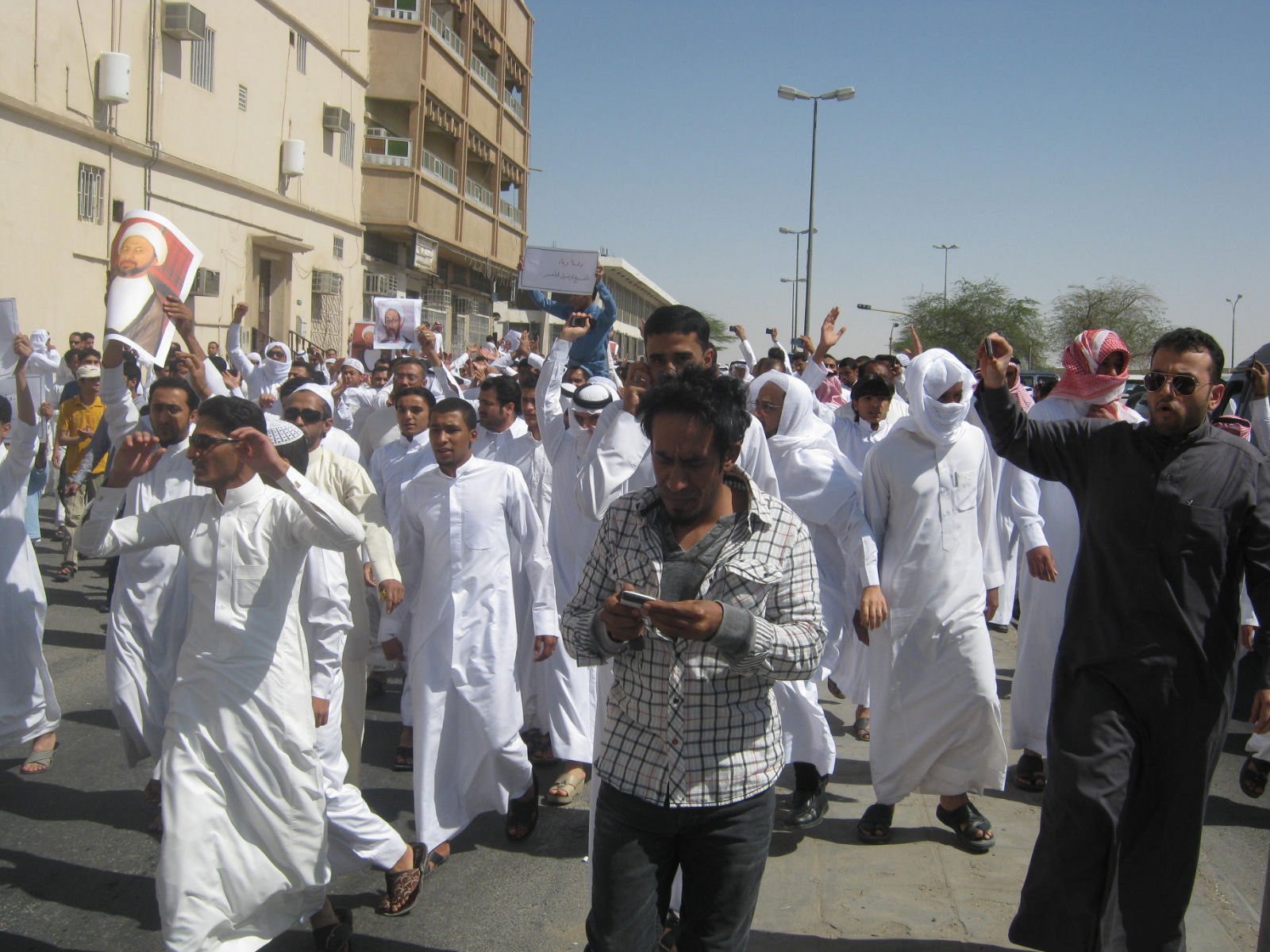 Protesters in Qatif Call on Saudi Regime to Stop Execution of Sheikh Nimr, other Prisoners