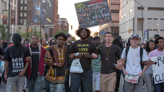 La absolución de policía blanco estalló las protestas del pueblo estadounidense de Cleveland  