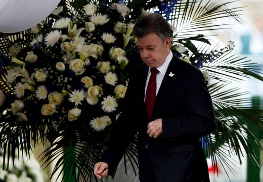 Santos pide perdón por masacre del Palacio de Justicia en Colombia