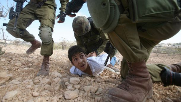 في فلسطين ... طفولة تعاني آلام الاحتلال