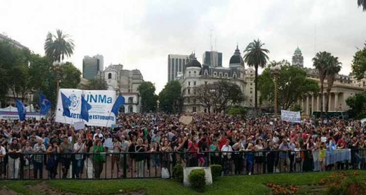 Marcha multitudinaria en Argentina contra políticas del neoliberal Macri