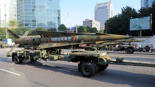 Seúl implementa su nuevo sistema de lanzacohetes en fronteras norteñas 