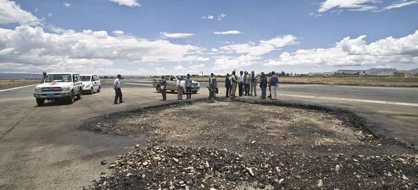 Arabia Saudí bombardea el aeropuerto de Saná para impedir la entrada de ayudas humanitarias