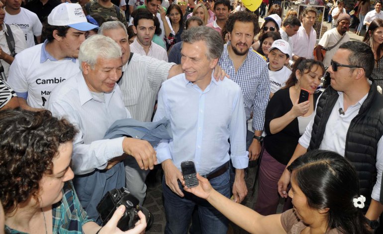 Scioli y Macri intensifican sus campañas a cara del balotaje argentino