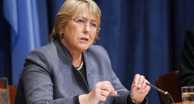 Michelle Bachelet pide la renuncia a todos los ministros del Gabinete