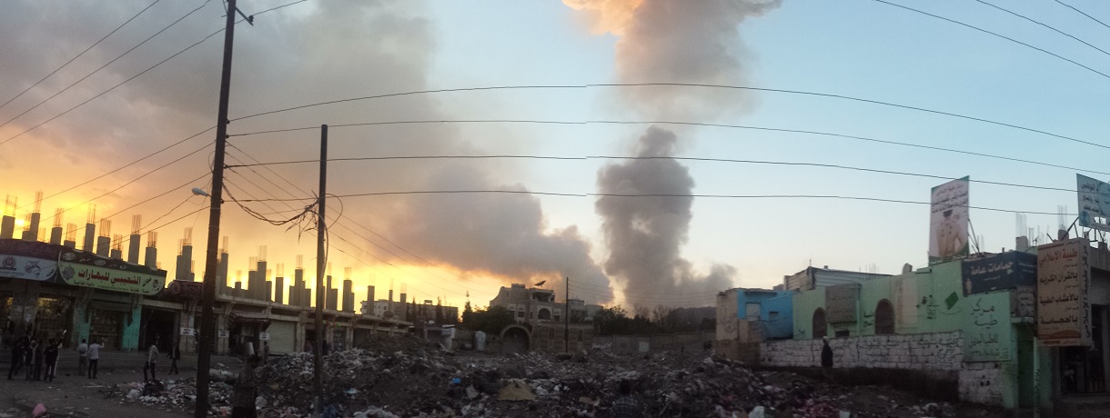 ¿Por qué Arabia Saudí bombardea infraestructura yemení?