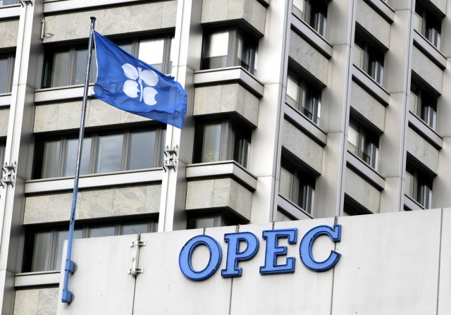 Venezuela propondrá a OPEP controlar producción de petróleo crudo, busca piso 70 dólares