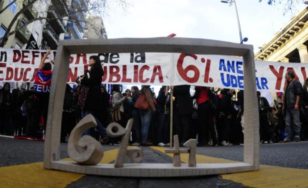 Uruguayos salen a las calles para pedir más presupuestos para educación