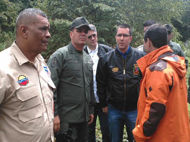 Gobierno venezolano inspecciona operativo en frontera con Colombia