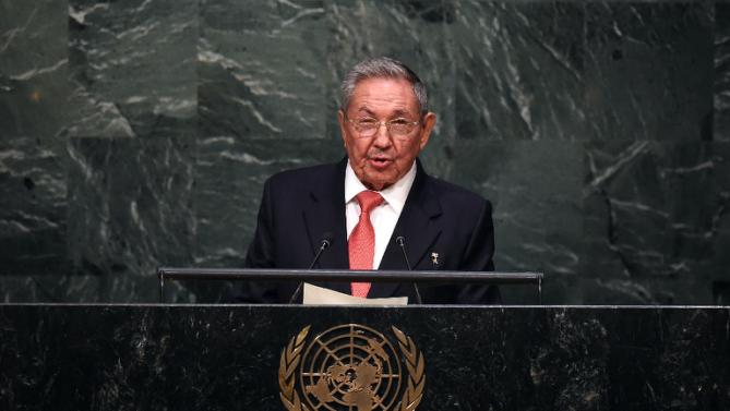 Castro pide el fin del bloqueo de EEUU