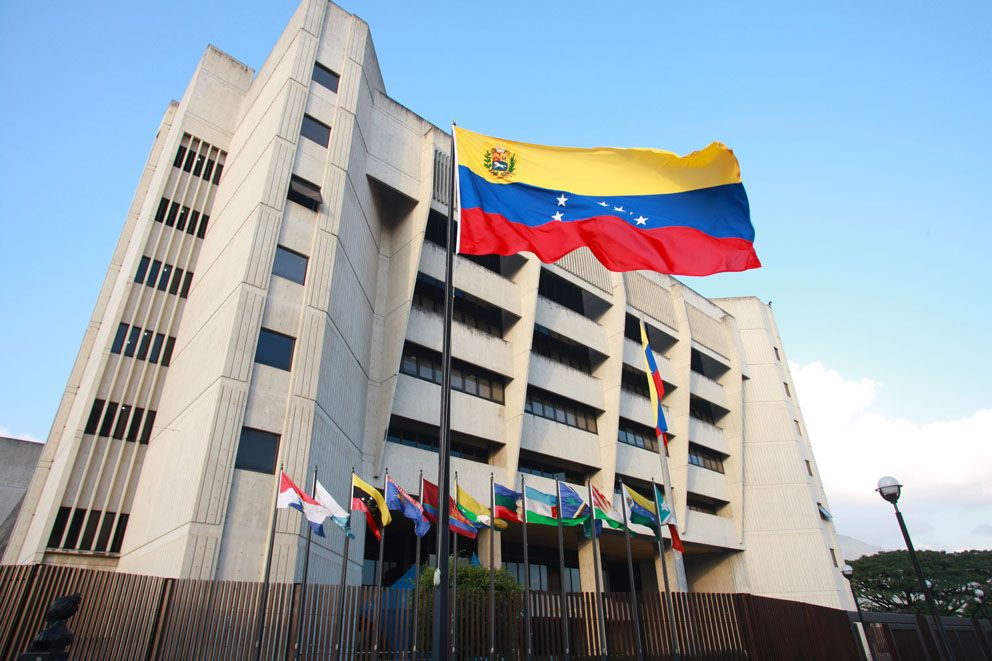 Tribunal Supremo de Justicia de Venezuela suspende a 4 diputados elegidos