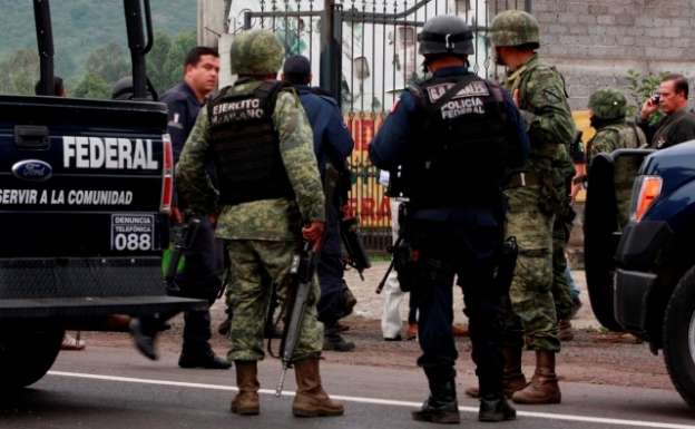 Familiares de 42 abatidos acusan a las autoridades mexicanas de una "masacre"