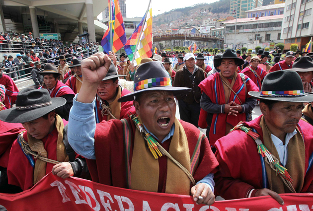 Bolivianos marcharon en apoyo a la reelección del presidente Morales