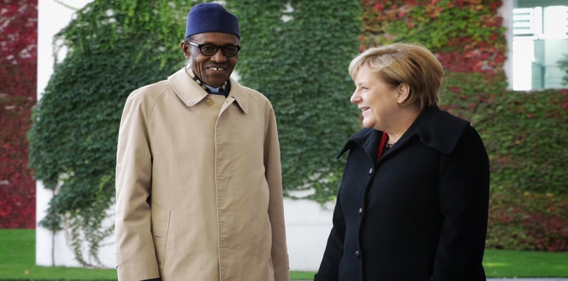 الرئيس النيجيري أمام ميركل: مكان زوجتي المطبخ وليس السياسية