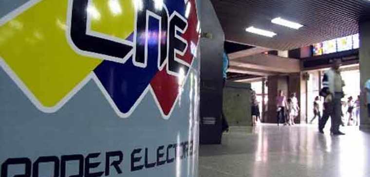 CNE de Venezuela suspende recolección de firmas para el revocatorio