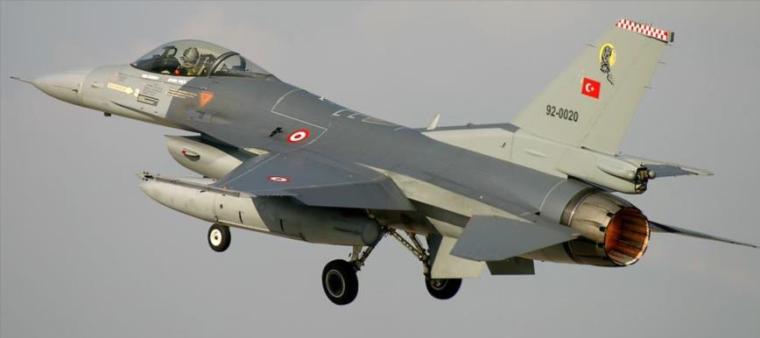 Siria advierte que derribará aviones turcos que penetren en su espacio aéreo