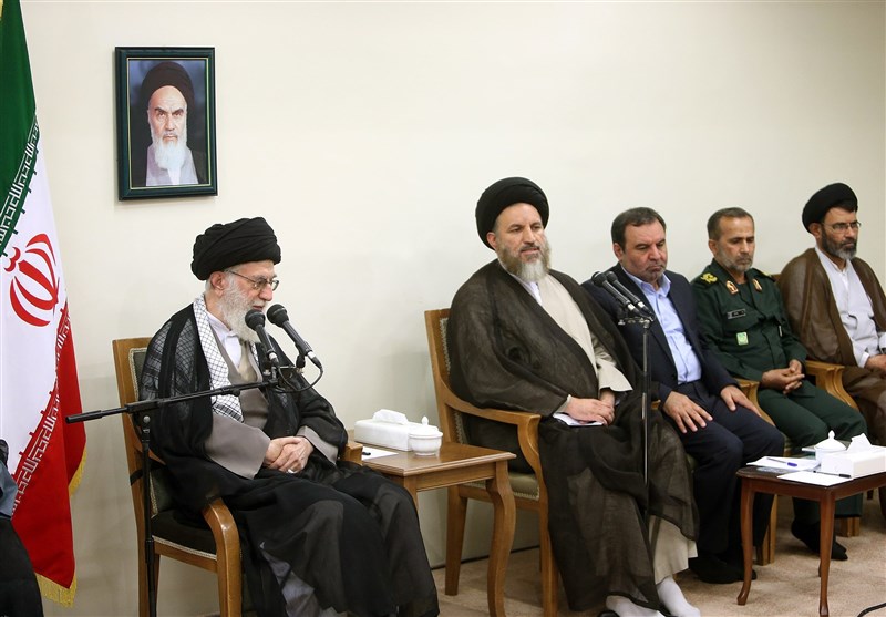 قائد الثورة الإسلامية في ايران: الشعب الايراني قد أفشل تحقيق الكثير من أهداف القوى العالمية بمقاومته وصموده