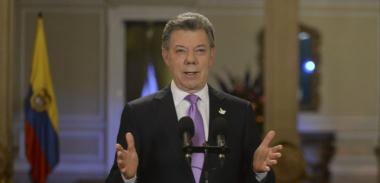 Santos designa comisión para dialogar con la oposición