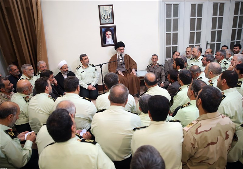 القائد العام للثورة الاسلامية في ايران:  أهم أركان أمن البلاد هي قوى الأمن الداخلي