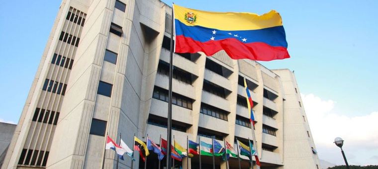 Justicia de Venezuela prohíbe juicio político contra Maduro