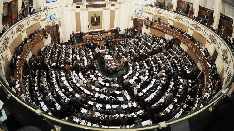 البرلمان المصري في أولى جلساته..سيرك وفوضى وانفعالات حادة