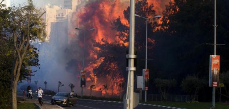 Decenas de miles de evacuados por incendios en territorios ocupados palestinos