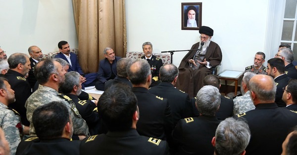 Ayatolá Jamenei elogia progresos de la Fuerza Naval iraní