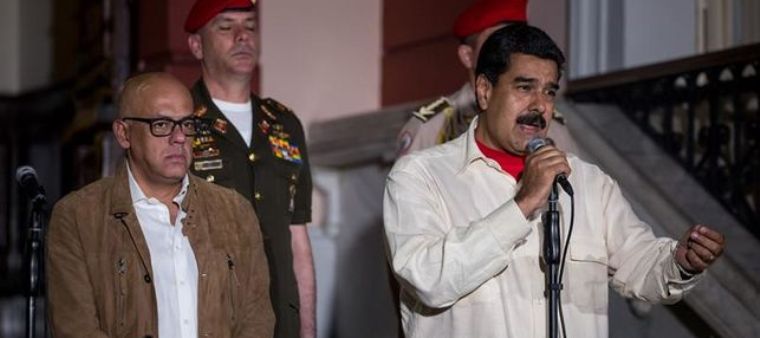 Diálogos en Venezuela: La oposición suspende juicio político contra Maduro