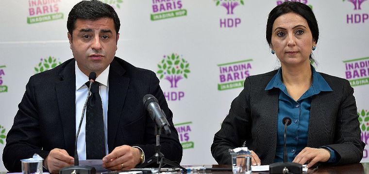 Turquía arresta a dos líderes y 11 diputados del HDP