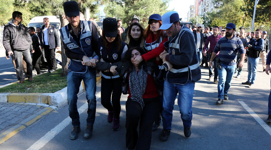 EU Worried over Turkey’s Arrests of 11 MPs, Germany Summons Ankara Envoy