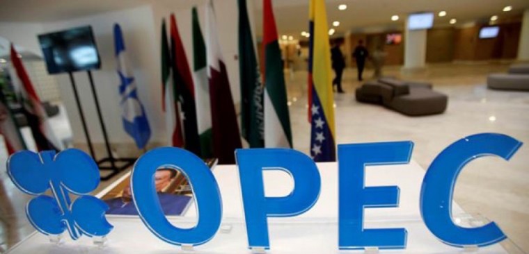 Los miembros y no miembros de la OPEP acuerdan reducir la oferta