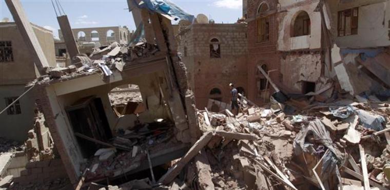 Ola de bombardeos saudíes mata a varios civiles en Yemen