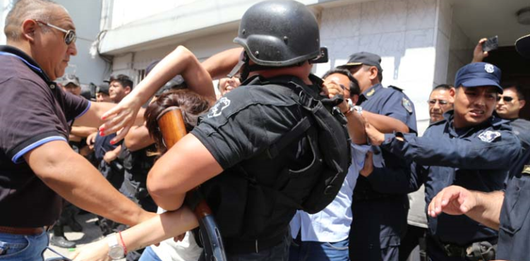 12 heridos por represión en juicio de activista argentina Milagro Sala