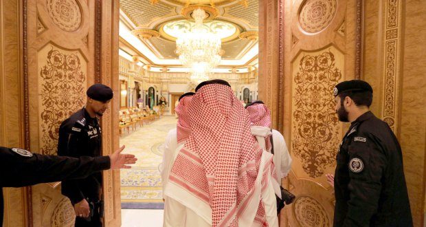 نيويورك تايمز: آل سعود ينفقون بإسراف والبلاد تتقشف