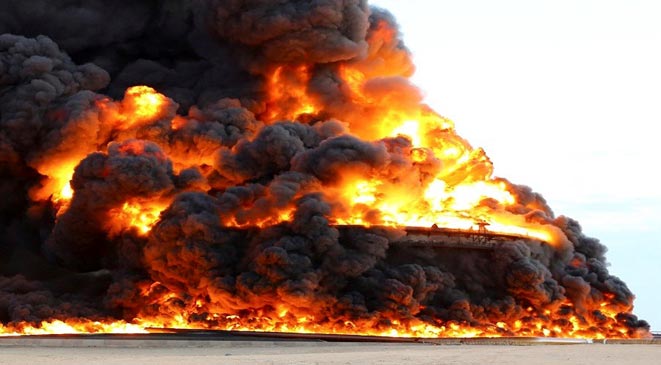 استمرار الحرائق الهائلة في خزانات النفط الليبية