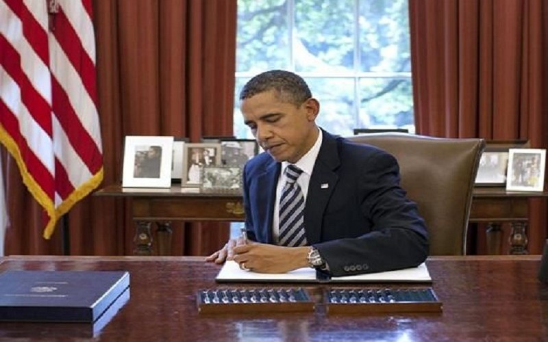 البيت الأبيض: أوباما سيوقع قانون تمديد العقوبات على إيران